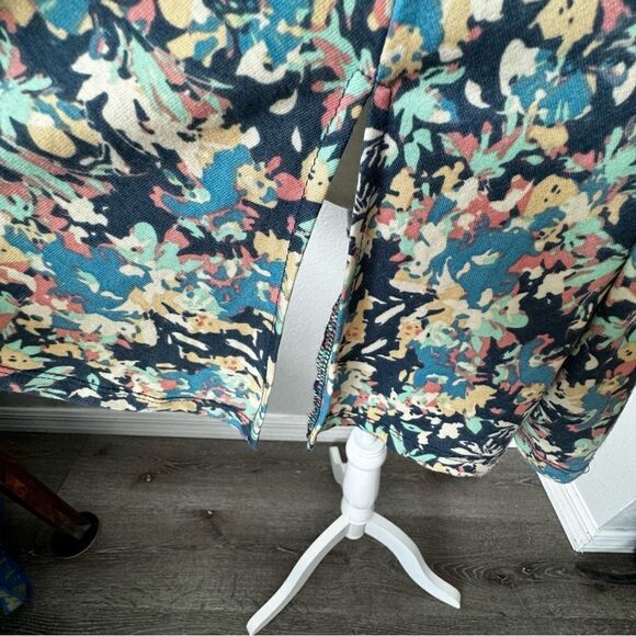LuLaRoe Irma Shirt Stretchy Top Blue Green Pattern Tunic SZ XXS NWT - Picture 5 of 10